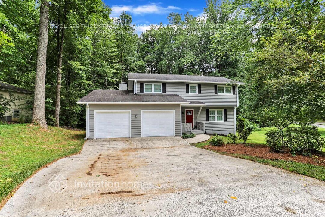 2182 Ridgewood Ct in Marietta, GA - Building Photo