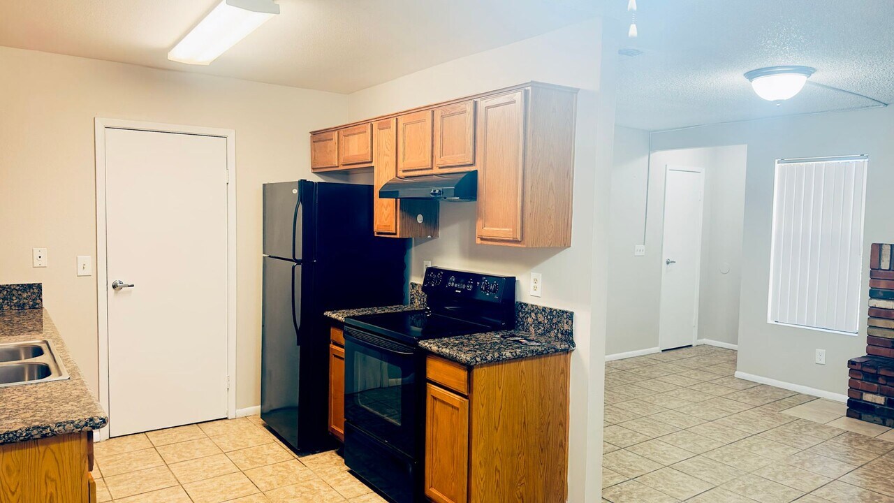 3511 E Baseline Rd in Phoenix, AZ - Building Photo