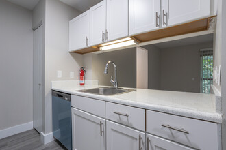 Parchment Pointe Townhomes in Parchment, MI - Foto de edificio - Interior Photo