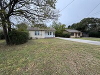 1800 Bolivar St in Denton, TX - Foto de edificio - Building Photo