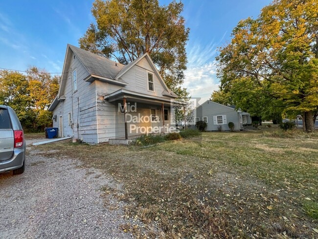 413 N Iowa St in Mitchell, SD - Building Photo - Building Photo