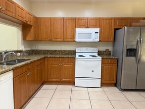 8246 SW 27th St in Miramar, FL - Building Photo - Building Photo