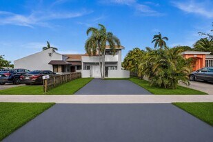 14212 NE 4th Ave in Miami, FL - Building Photo