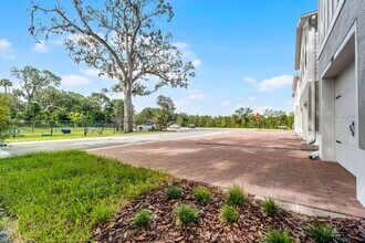 2410 Mercury Wy in South Daytona, FL - Building Photo - Building Photo