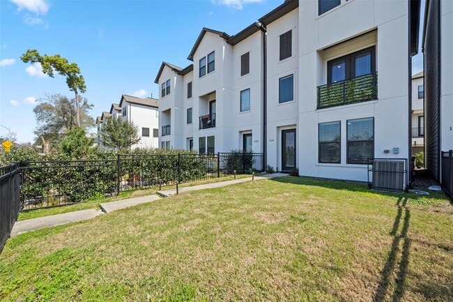 1136 Wycliffe Dr in Houston, TX - Building Photo - Building Photo