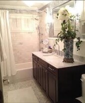 9121 Niles Center Rd, Unit 2W in Skokie, IL - Building Photo