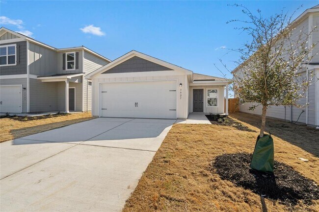 3927 Trail de Paris in New Braunfels, TX - Building Photo - Building Photo