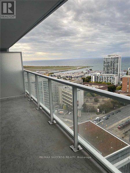 2905 Bathurst St in Toronto, ON - Building Photo