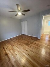 253 Chambers Rd in St. Louis, MO - Foto de edificio - Building Photo