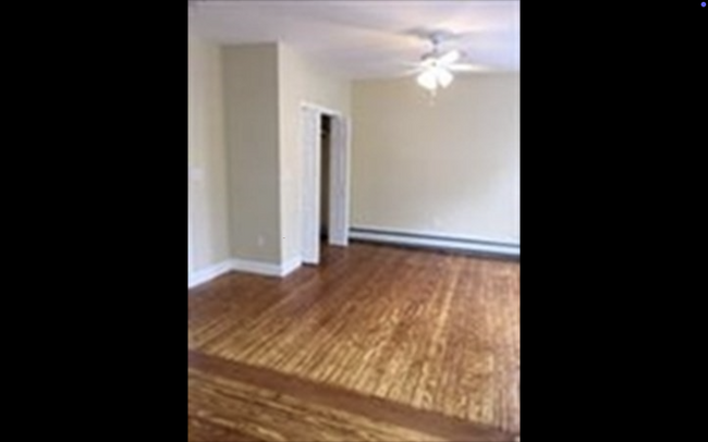 61 Cottage St, Unit #2 in Chelsea, MA - Foto de edificio - Building Photo