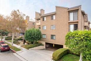 250 W Fairview Ave in Glendale, CA - Building Photo