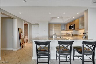322 Karen Ave, Unit 3304 in Las Vegas, NV - Building Photo - Building Photo