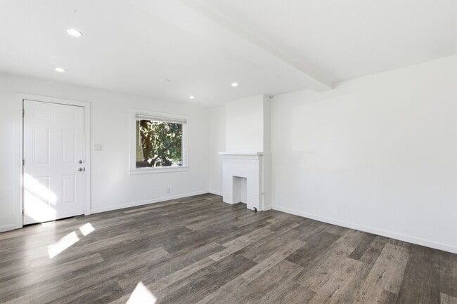 350 E 60th St in Los Angeles, CA - Building Photo - Building Photo