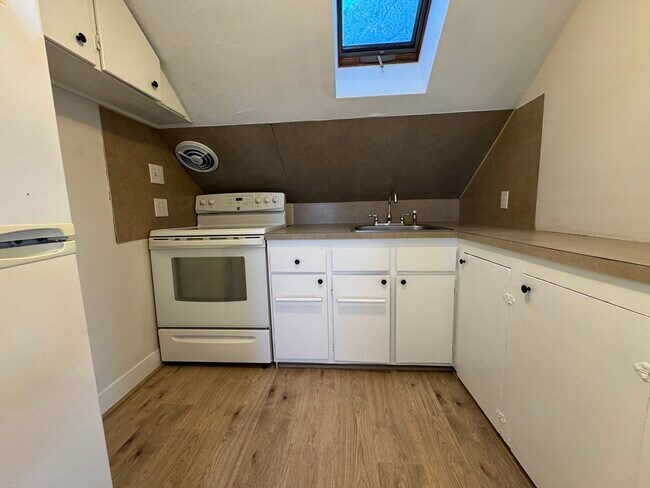 37 Oak St-Unit -5 in Middleboro, MA - Building Photo - Building Photo