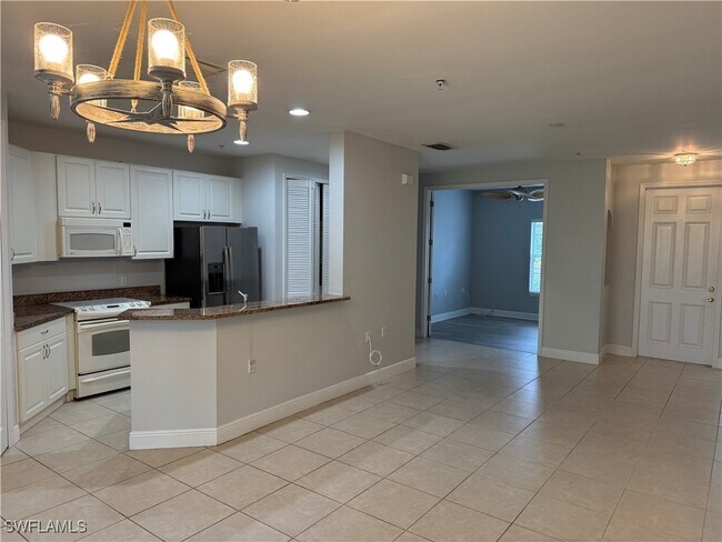 1380 Sweetwater Cove in Naples, FL - Building Photo - Building Photo