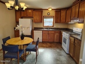 589 1st Ave in Troy, NY - Building Photo - Building Photo