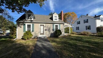 15 Cloverdale St in Northampton, MA - Building Photo