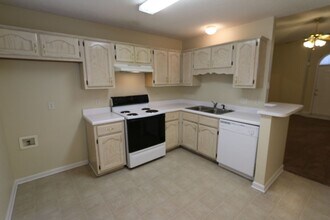 10046 Notting Hill Rd in Memphis, TN - Building Photo - Building Photo
