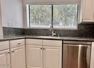413 Vista Dorado Ln in Oak Park, CA - Building Photo - Building Photo