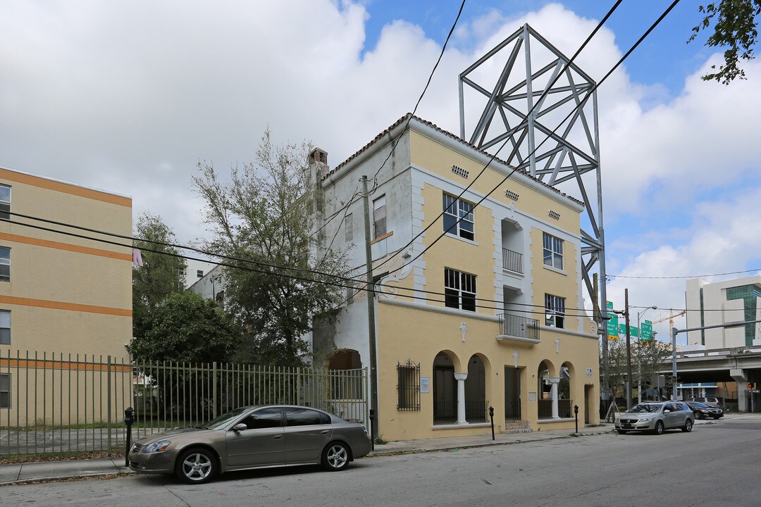 345 NW 3rd St in Miami, FL - Building Photo