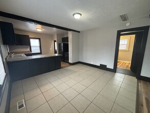 2829 Kenmore Ave in Rockford, IL - Building Photo - Building Photo