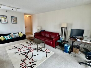 200 N Dearborn St in Chicago, IL - Building Photo - Building Photo