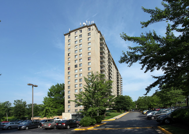 Rock Creek Terrace in Rockville, MD - Foto de edificio - Building Photo