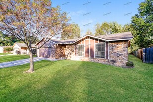 1669 S Pine Ave in Broken Arrow, OK - Building Photo