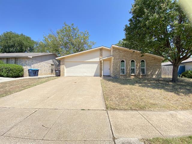 1808 Country Manor Rd in Fort Worth, TX - Building Photo