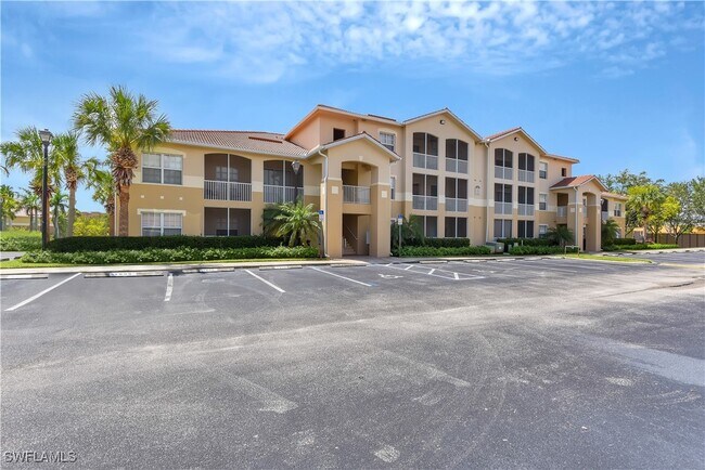 9005 Colby Dr in Ft. Myers, FL - Building Photo - Building Photo