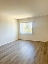 Woodman Oaks Apartments in Sherman Oaks, CA - Foto de edificio - Building Photo