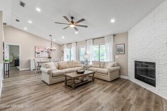 1587 Shelter Cove Dr in Orange Park, FL - Building Photo - Building Photo