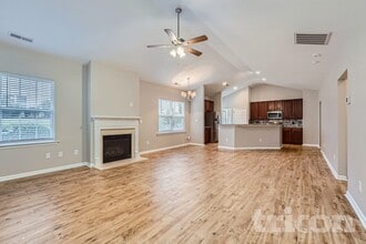 18430 Train Station Dr in Cornelius, NC - Foto de edificio - Building Photo