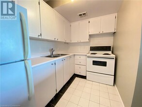 150 Charlton Ave E in Hamilton, ON - Building Photo - Building Photo