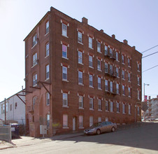 736 High St in Holyoke, MA - Building Photo - Building Photo