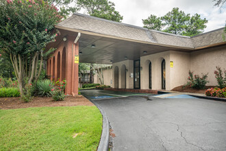 Embarcadero Club Apartments in College Park, GA - Building Photo - Building Photo