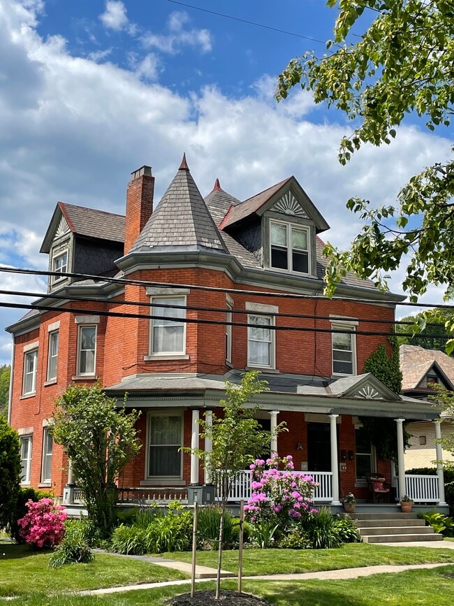 307 Western Ave, Unit 1, Unit 1