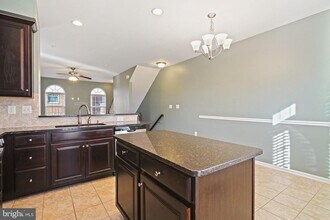 7423 Rigby Pl in Elkridge, MD - Foto de edificio - Building Photo