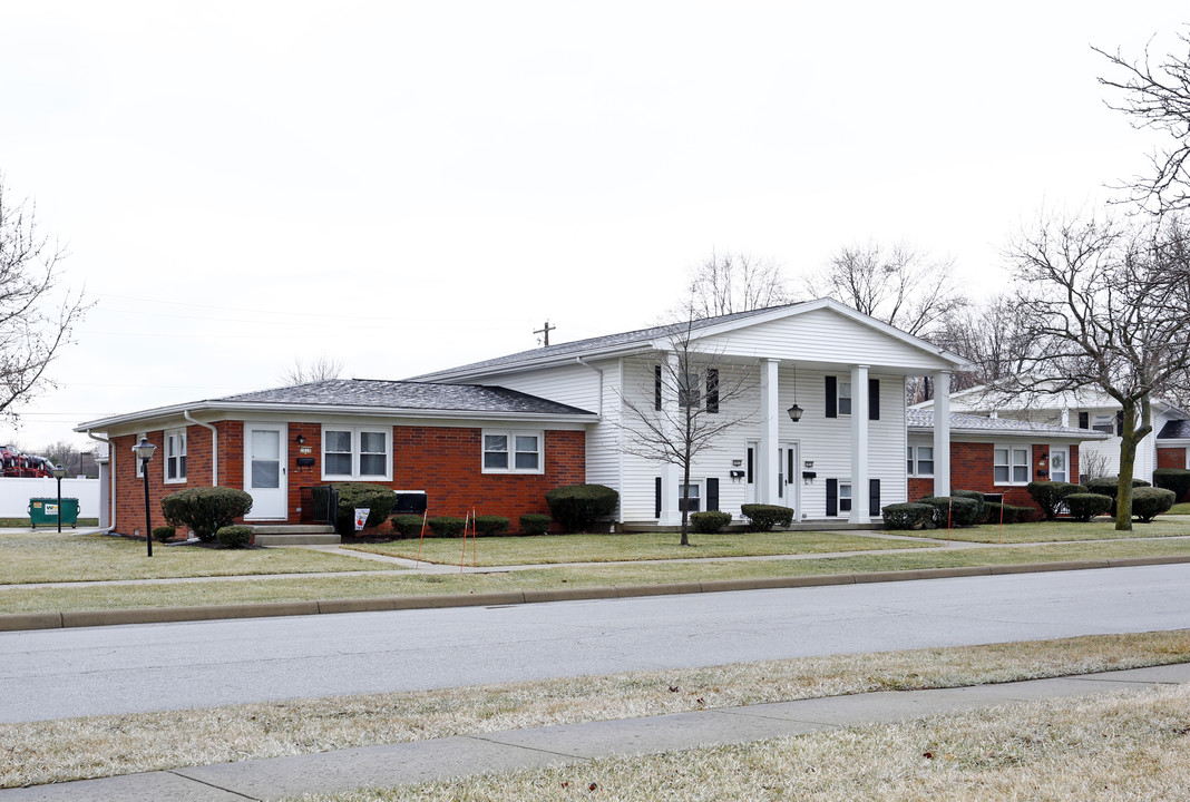 1000 Plaza St in Findlay, OH - Building Photo