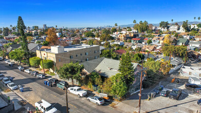 1033 N Coronado St in Los Angeles, CA - Building Photo - Building Photo