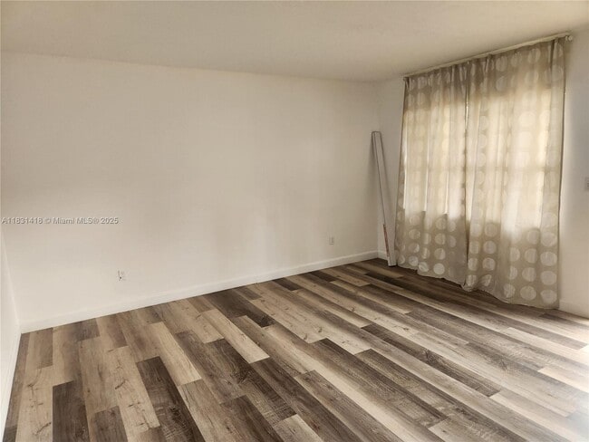 7505 SW 82nd St in Miami, FL - Building Photo - Building Photo