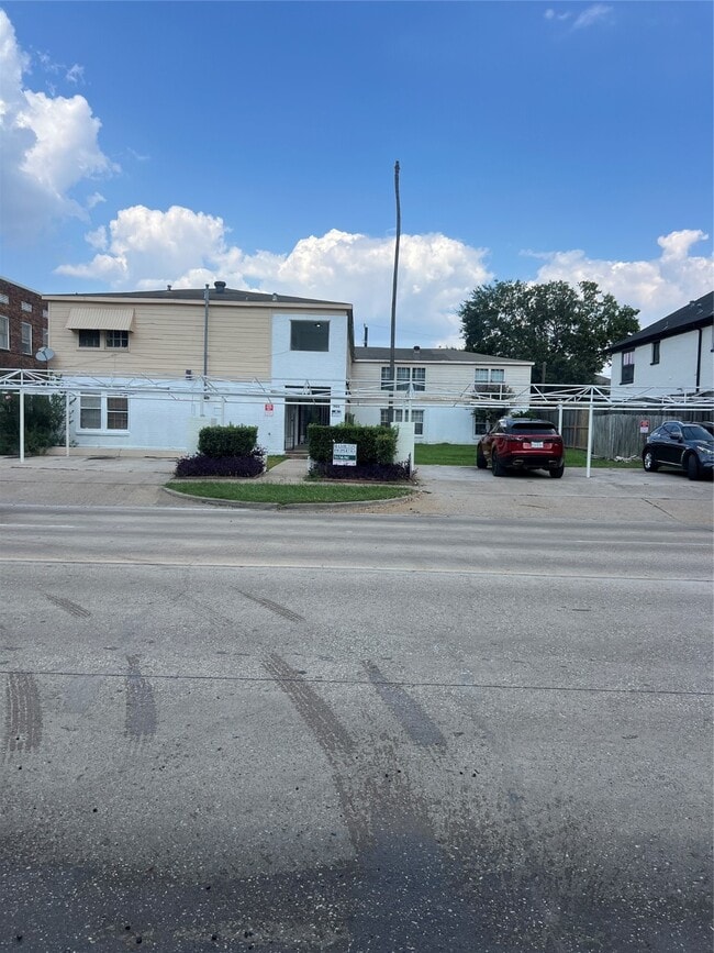 property at 1905 Binz St