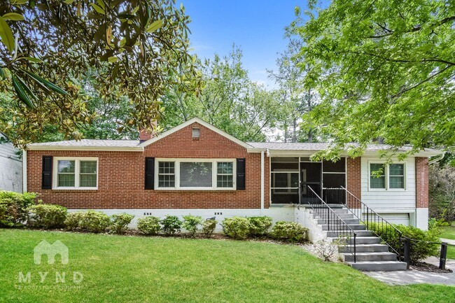 2313 Eastway Rd in Decatur, GA - Foto de edificio - Building Photo