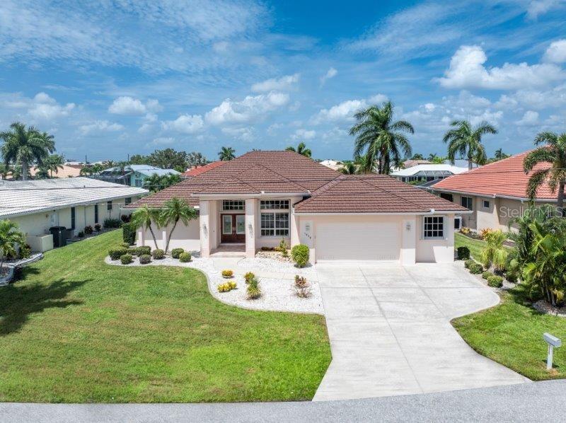 1030 Vía Formia in Punta Gorda, FL - Building Photo