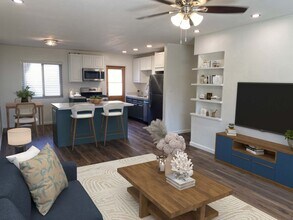 1376 Thomas Ave in San Diego, CA - Building Photo - Building Photo