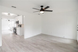 1800 Justin Ln in Austin, TX - Building Photo - Building Photo