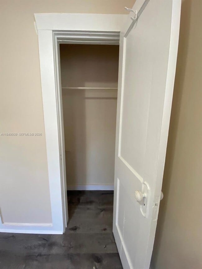 1011 SW 5th St in Miami, FL - Building Photo - Building Photo