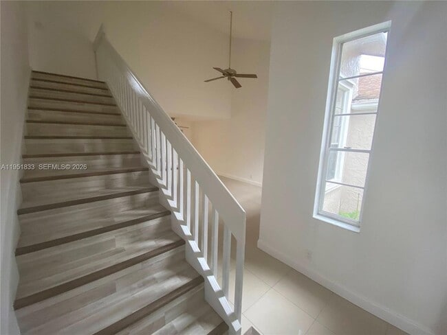 654 Woodgate Cir in Sunrise, FL - Building Photo - Building Photo