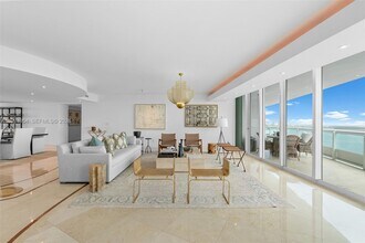 1643 Brickell Ave in Miami, FL - Building Photo - Building Photo