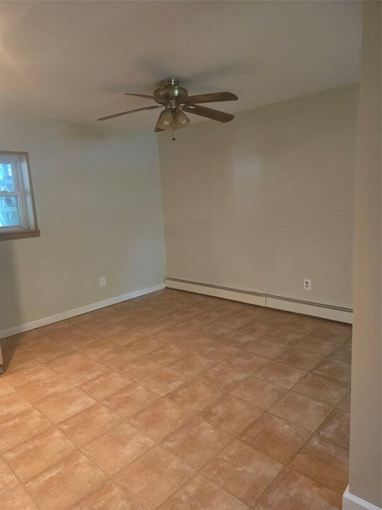 9 Jamaica Ave in Greenlawn, NY - Building Photo